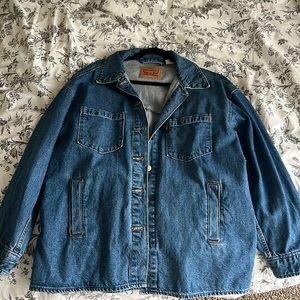 LIKE NEW LEVIS DENIM JACKET